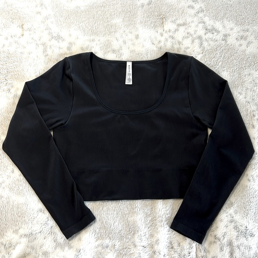 Athleta Aurora Seamless Top size XL in Black. Like Brand New. Cropped